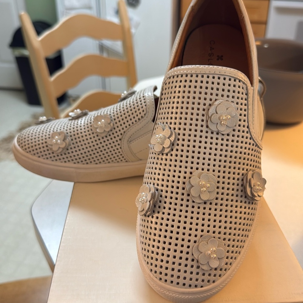 Caslon white shoes with flower detail